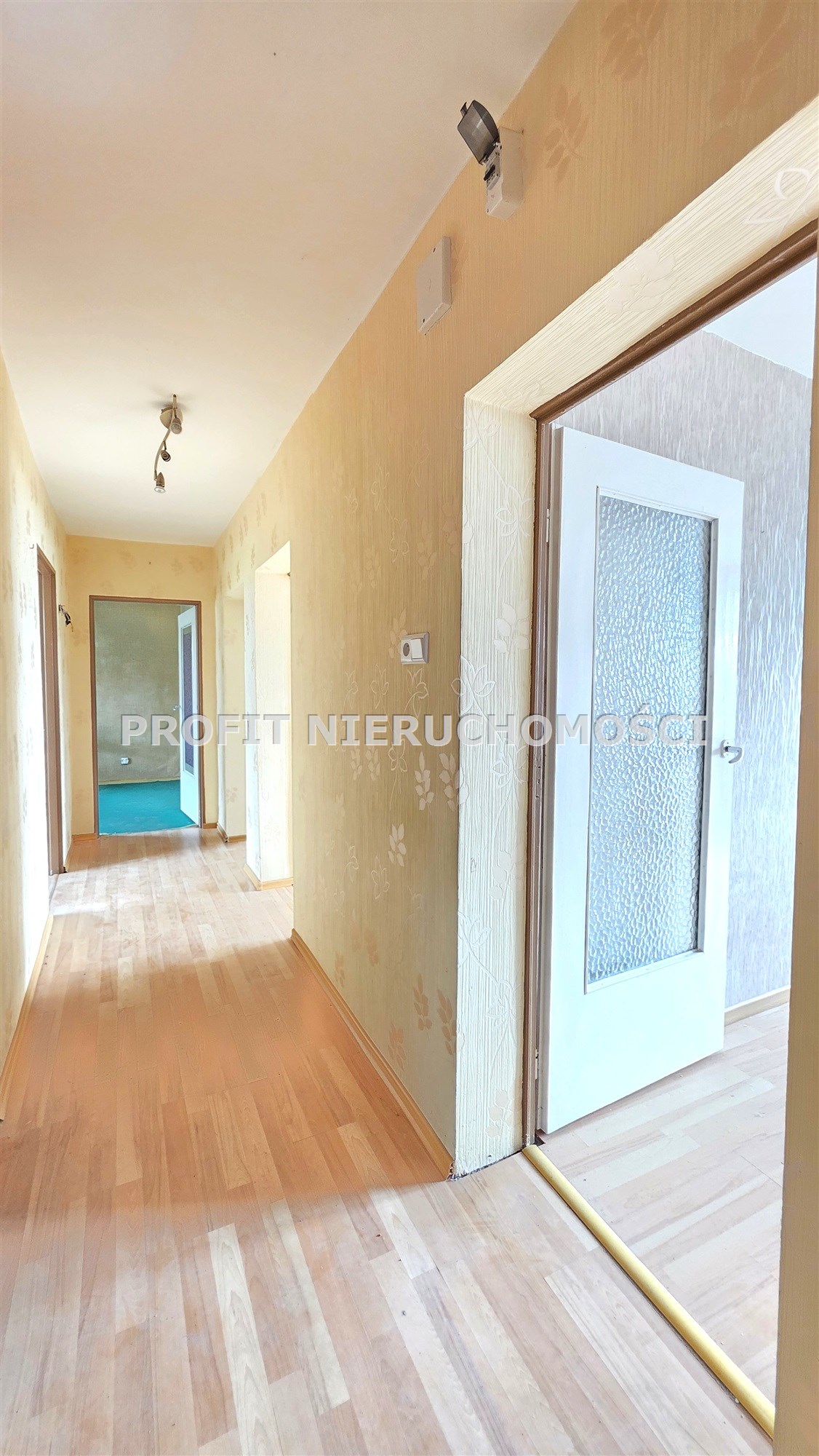 10812179720002000100