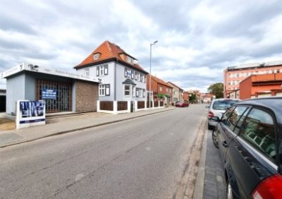 108320181-411-290-0-1-1