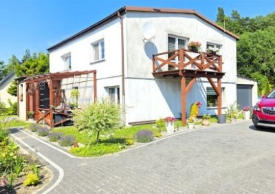 107903780-411-290-0-1-1