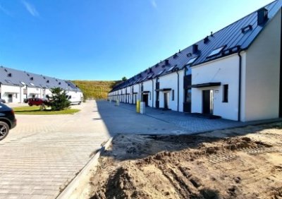 105307370-411-290-0-1-1